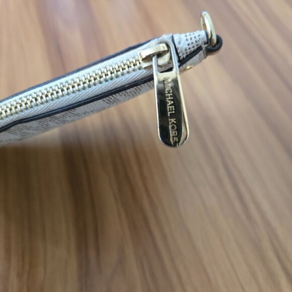 Michael by Michael Kors Monogram Tan and White Pouch Clutch - Picture 6 of 9